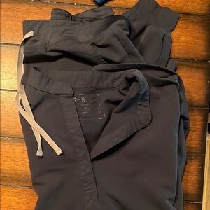 Dark harbor figs scrubs set